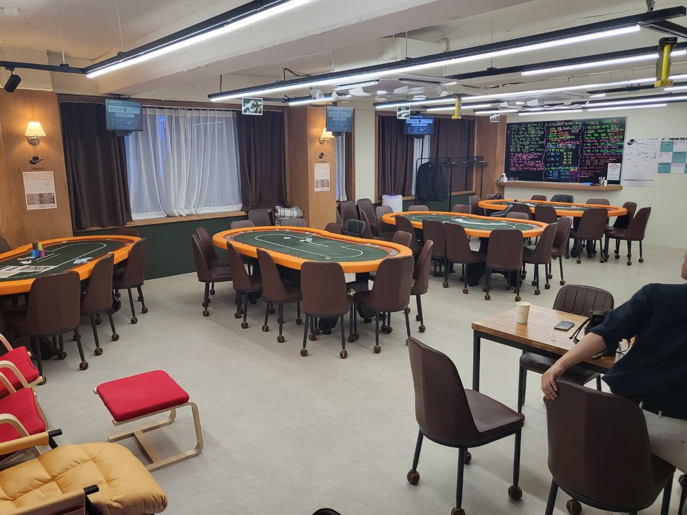 카우보이 홀덤펍 이미지 1