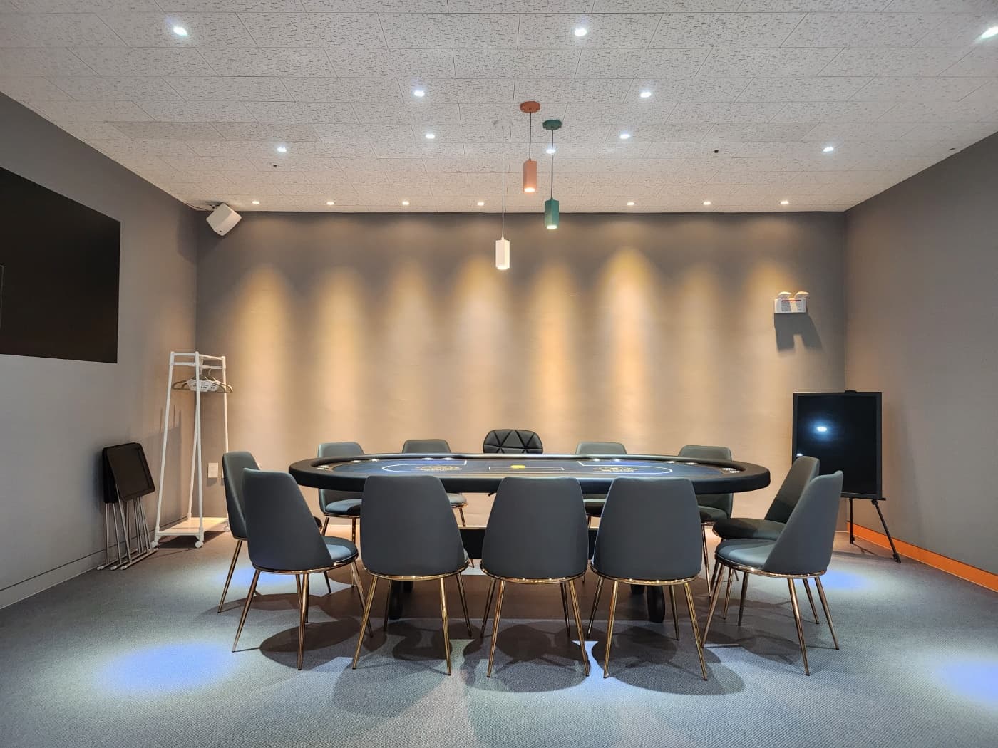 놀러와 홀덤펍 이미지 1