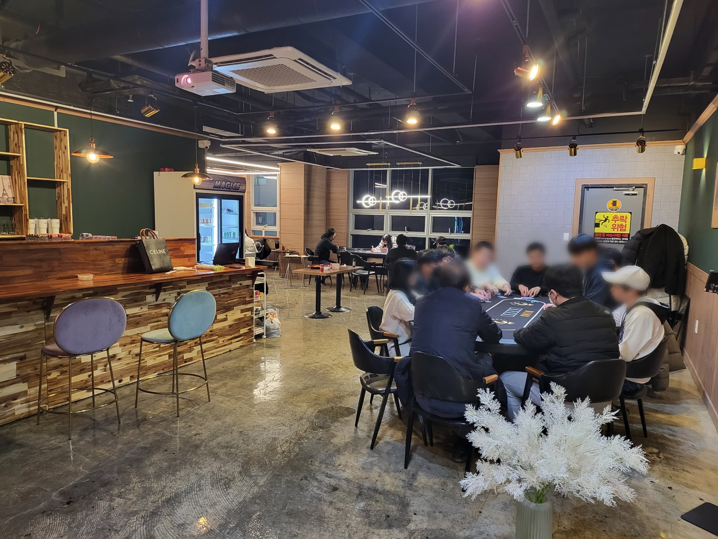 홀덤 런(HOLD' EM RUN) 이미지 1