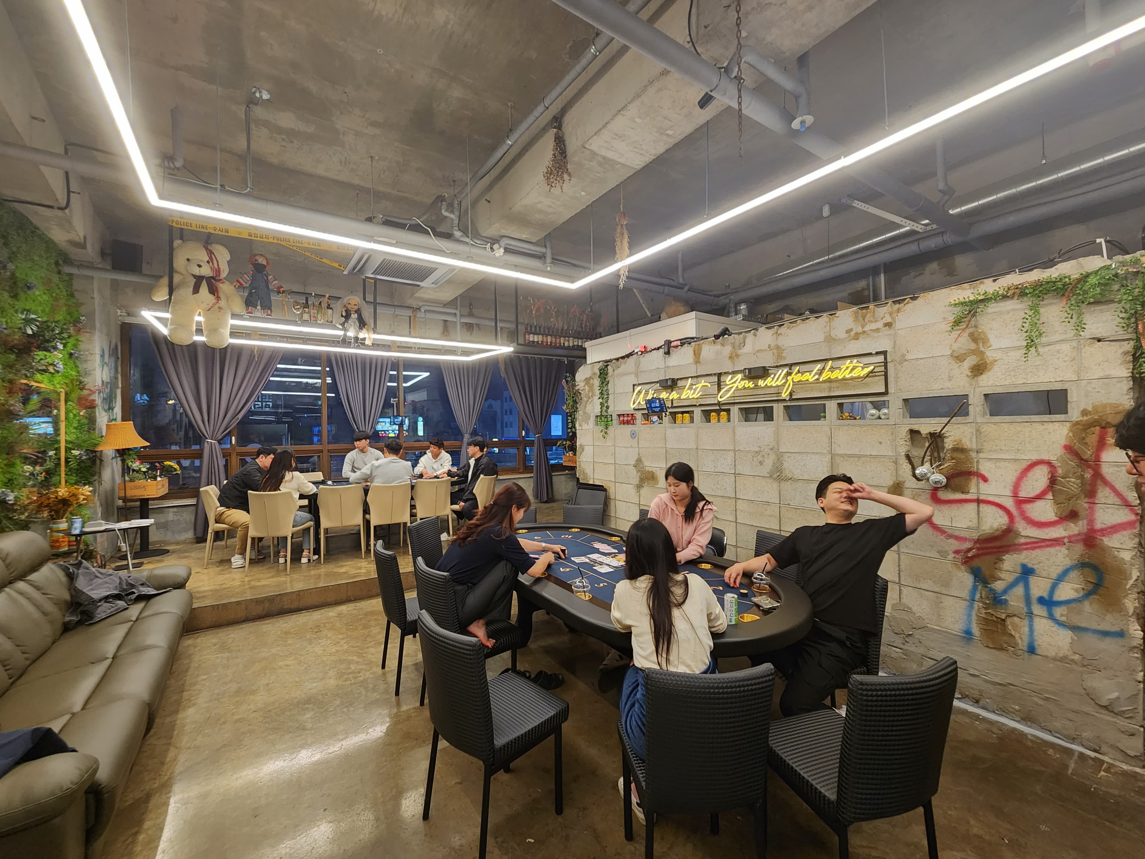 퀸스홀덤펍 이미지 1