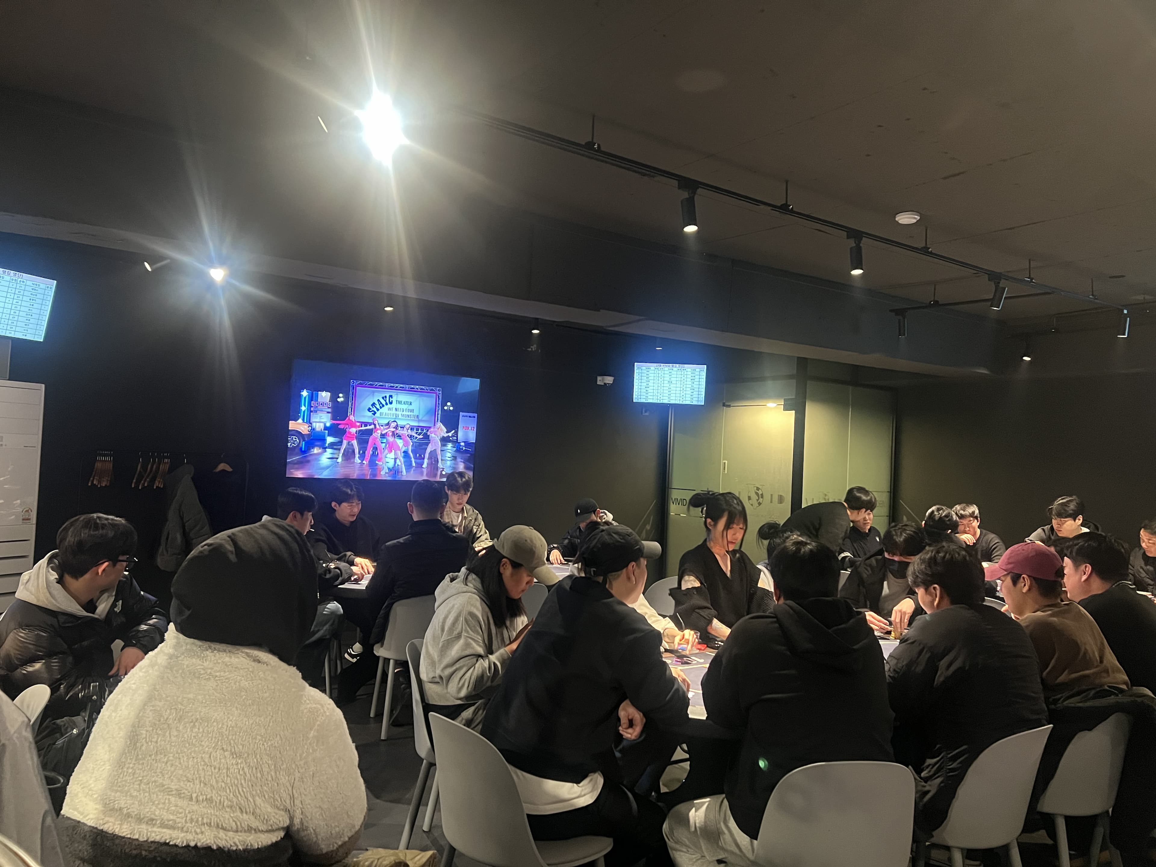 비비드홀덤 성신여대점 이미지 1