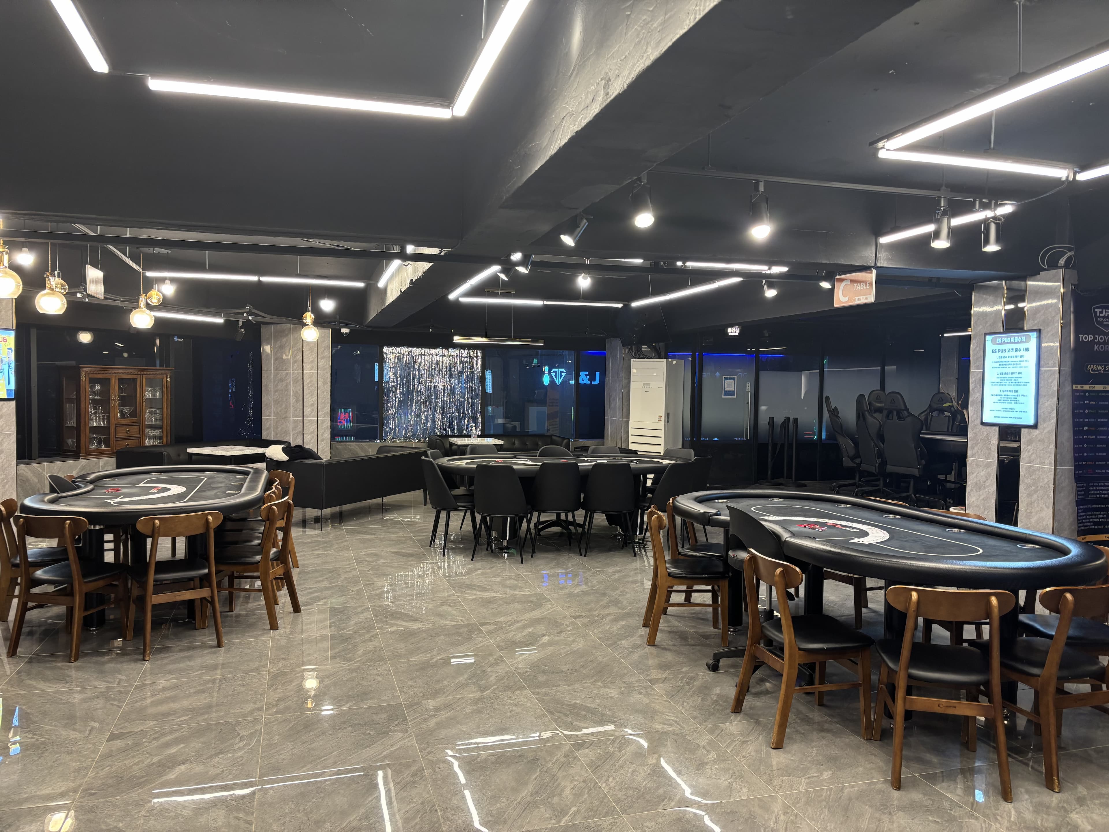 이에스홀덤펍 종로점 이미지 1