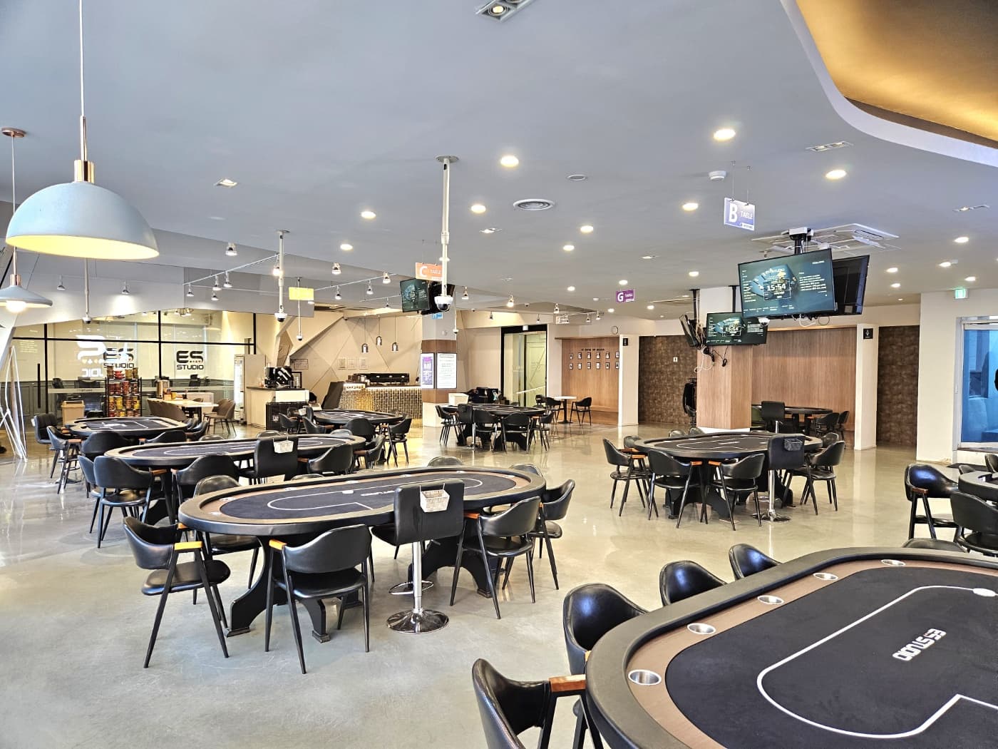 이에스 홀덤 스튜디오 수원점 이미지 1