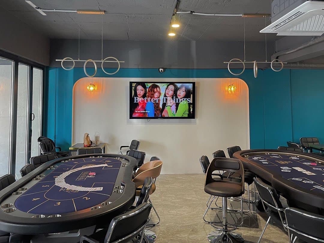 더블업 홀덤펍 신촌점 이미지 1