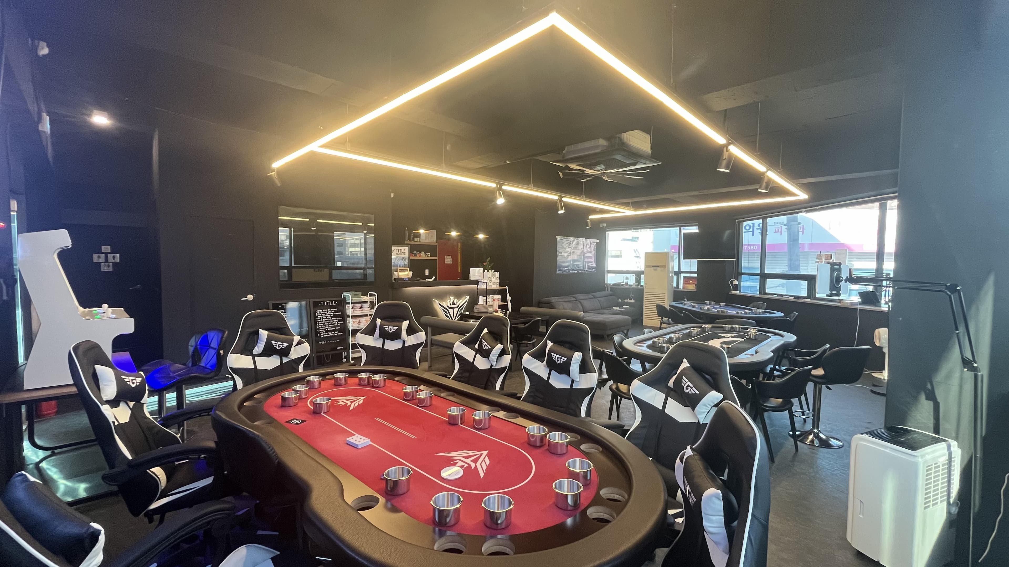 타이틀홀덤펍 광장코아점 이미지 1